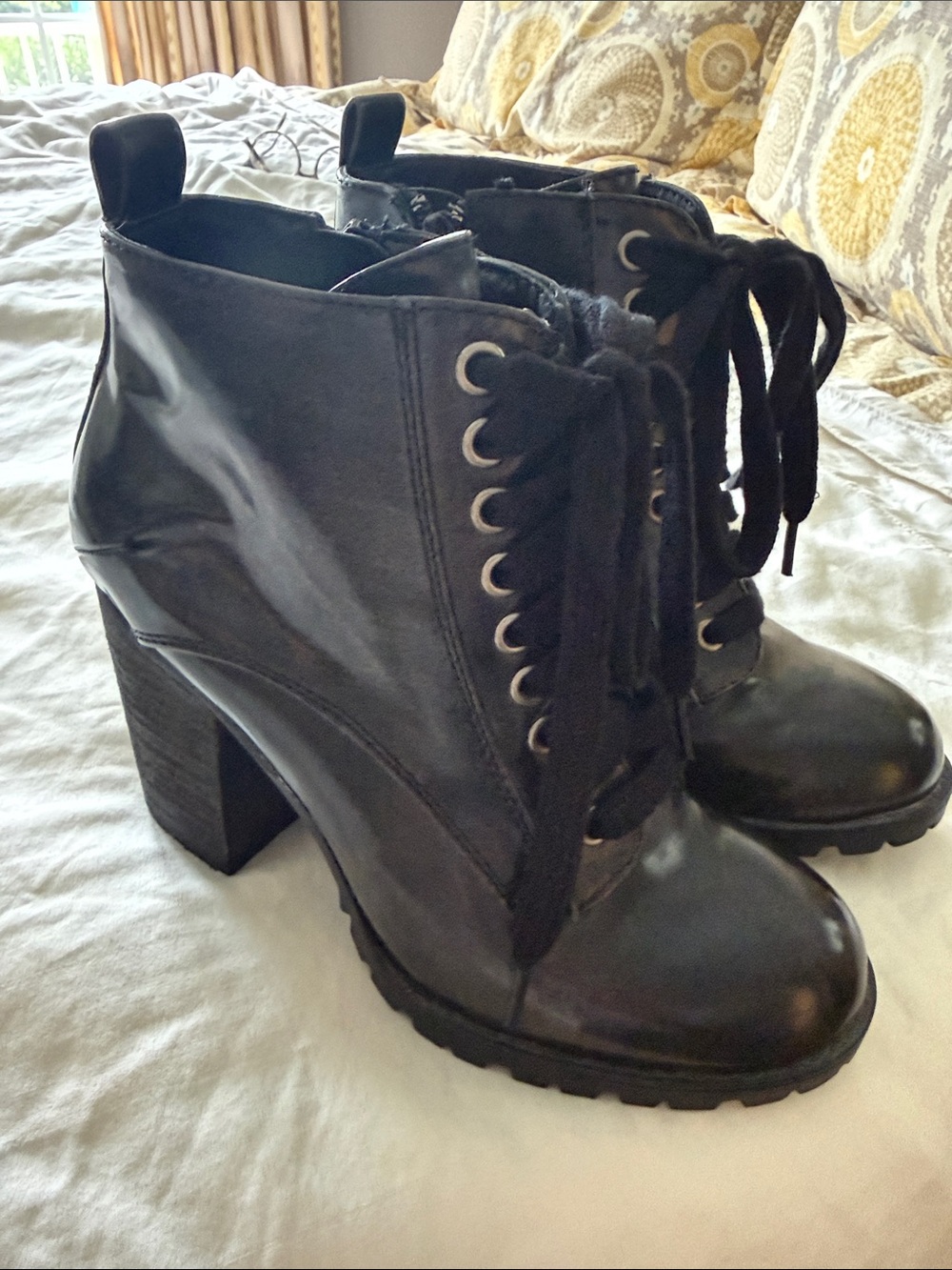 Steve Madden Black Lace-Up Chunky Heel Ankle Boots